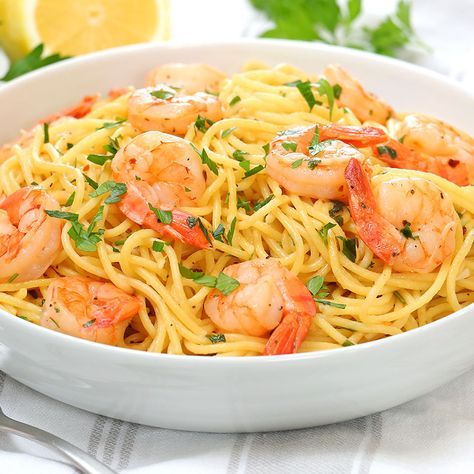 Shrimp Scampi Pasta - The Domestic Geek Domestic Geek Recipes, Shrimp Scampi Pasta Recipes, 15 Minute Meals Dinners, Geek Recipes, Taco Mexican, Shrimp Scampi Pasta, Scampi Pasta, White Bean Salad, Healthy Meal Plan