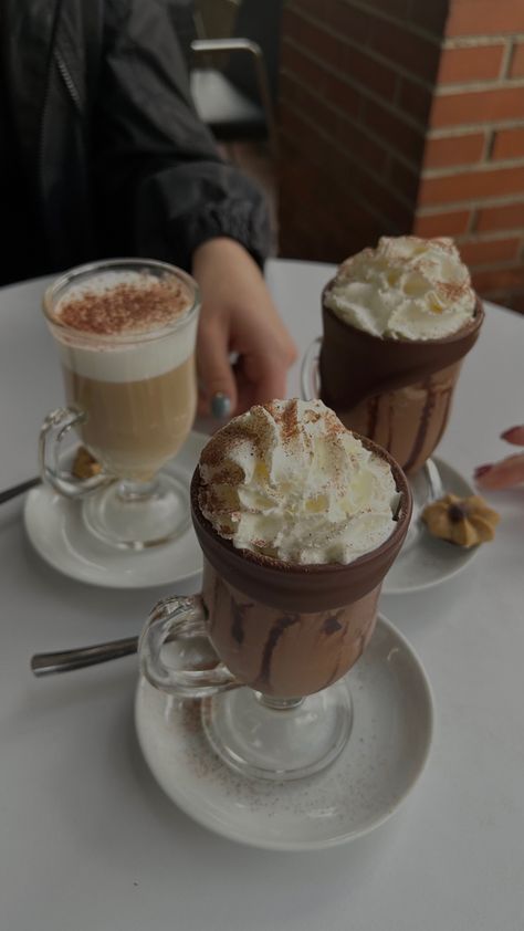 Date Coffee, Day Aesthetic, Coffee Day, Milkshakes, Best Friend, Best Friends, Coffee