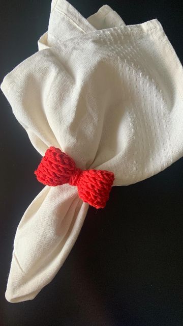 Crochet Napkin Rings Christmas, Crochet Napkin Rings, Placemat Crochet, Find Me, Christmas Napkin Rings, Crochet Idea, Bow Ring, Crochet Inspiration, Christmas Table Settings