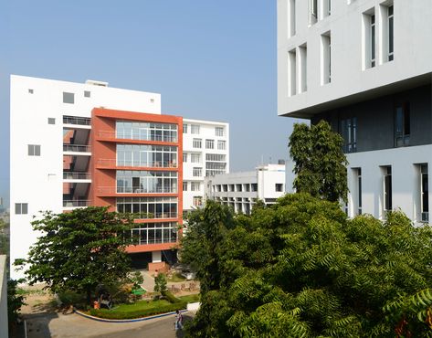 School of Architecture, Crescent University / architectureRED.  UNIVERSITY • VANDALUR, INDIA Architects: architectureRED Area: 125000.0 ft² Year: 2019 Manufacturers: Trimble, Autodesk.  Distinctly identifiable by its stepped terraces and red striated facade, the Crescent School of Architecture occupies a relatively small lot of the 60-acre university campus, in Vandalur, Chennai. #architecture #indianarchitecture #collegearchitecture #architect #architectureschool @ #archdaily via @sunjayjk Fazal Hussain, Building Elevations, Blue Windows, Educational Architecture, College Architecture, Building Elevation, School Of Architecture, Education Architecture, Arch Daily