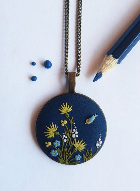 Jewelers Making, Clay Embroidery, Polymer Clay Embroidery, Forest Necklace, Clay Pendants, Polymer Clay Flower Jewelry, Fimo Polymer Clay, Polymer Clay Jewelry Tutorials, Crystal Pattern