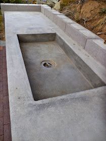 Concrete Sink Outdoor, Concrete Kitchen Sink And Countertop, Outdoor Basin Sink Ideas, Cement Sink Kitchen, Cement Sink Outdoor, Outdoor Kitchen Sink Ideas, Diy Stone Sink, Outdoor Concrete Kitchen, Outside Sink Ideas Backyards