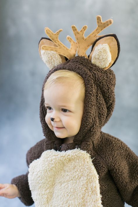 So stinkin' cute! http://www.stylemepretty.com/living/2015/10/12/diy-halloween-costume-baby-deer/ | Photography: Ruth Eileen - http://rutheileenphotography.com/ Deer Costume Diy, Deer And Hunter, Baby Deer Costume, Autumn Pie, Halloween Costumes For Baby, Deer Halloween Costumes, Diy Baby Costumes, Girl Group Costumes, Deer Costume