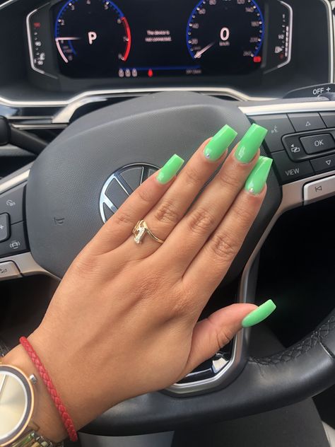 Kelly Green Nails Acrylic, Bright Green Nails Acrylic, Hot Green Nails, Green Vacation Nails, Green Nails Bright, Lime Green Acrylic Nails, Kelly Green Nails, Green Square Nails, Bright Green Nails