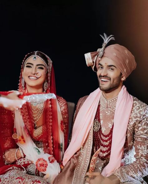 Bride Wore Swarovski-Embellished Lehenga With Full-Sleeved 'Choli', Dazzles In Diamond Jewellery Bride With Mother, Marriage Lehenga, Groom Jewellery, Wedding Jitters, Indian Wedding Poses, Bride And Groom Outfits, Wedding Color Combos, Punjabi Bride, Mother Of The Groom Gifts