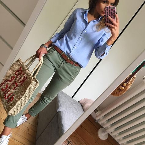 9327969053c0068dd9e07c529866b94ddesc42918326ri Boyish Outfit, Olive Pants, Mode Casual, Ideas Outfit, Casual Work Outfits, Green Pants, Looks Chic, 가을 패션, Casual Fall Outfits