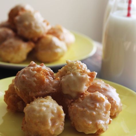 Maple Glazed Donut Holes - Easy Recipes From Home Glazed Donut Holes, Cake Donut Recipe, Making Donuts, Doughnut Holes, Surprise Baby Shower, Fall Brunch, Glazed Donut, Donut Holes, Doughnut Recipe