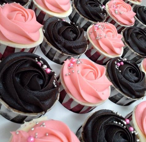 Black And Pink Cupcakes Birthday, 18th Birthday Party Ideas Pink And Black, Black And Pink Strawberries, Rose Gold And Black Party Theme Cake, Black And Pink 21st Birthday Ideas, Pink And Black Party Aesthetic, Pink And Black Decorations Party Ideas, Black And Pink Dessert Table, Pink And Black 18th Birthday Party