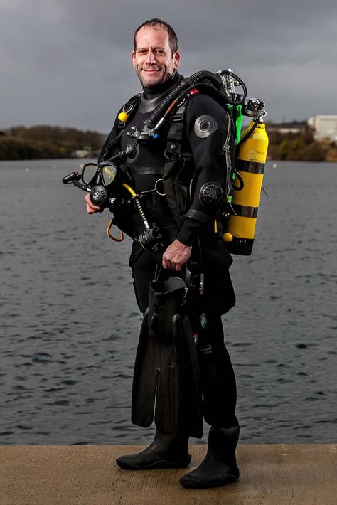 Royal Navy Bomb Disposal Diver awarded MBE for exceptional dedication | Royal Navy Ww2 Bomb, Navy Diver, Nuclear Power Station, Fishing Vessel, The Third Man, Dove Men, Navy Seal, American Soldiers, Search And Rescue