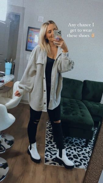 Light Tan Combat Boots Outfit, Slip On Combat Boots Outfit, Casual White Boots Outfit, White Combat Boots Outfit Winter Jeans, Cute Outfit With Combat Boots, Womens Combat Boots Outfit Fall, Combat Boot Outfits Casual, White And Black Chelsea Boots Outfit, Steve Madden White Boots Outfit