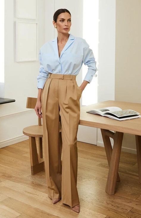 Heels Outfit Aesthetic, Female Business Casual, Business Casual Female, Khaki Trousers Outfit, Casual Womens Clothes, Brown Heels Outfit, Casual Women's Outfits, Outfit Button Up Shirt, Long Sleeves Outfit