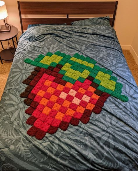 Pastel Perfection Blanket Crochet Strawberry Rug, Strawberry Granny Square Blanket, Cool Crochet Blankets, Crochet Blanket Cute, Crochet Fruit Blanket, Pixel Blanket Crochet, Strawberry Blanket Crochet, Crochet Pixel Art Blanket, Stardew Valley Crochet Blanket