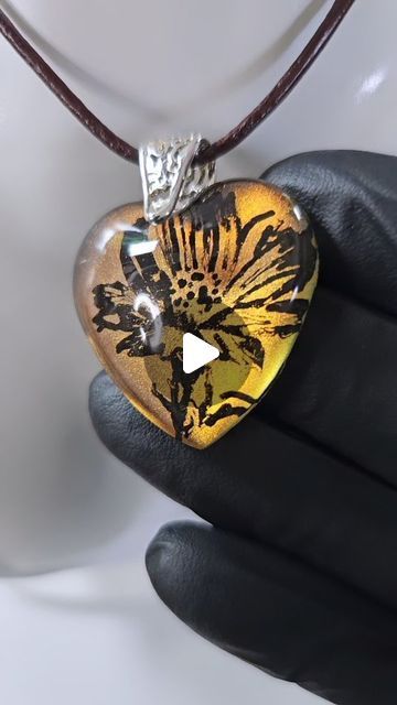 Resin Jewelry Making Diy Tutorial, Daniel Cooper Resin, Resin Techniques, Huge Design, Resin Cabochon, Clear Heart, Epoxy Art, Polymer Clay Jewelry Tutorials, I Wait