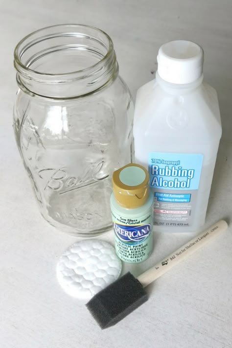 How to Paint Mason Jars | Painting & Distressing Mason Jars | Painted Mason Jars | How to paint glass jars | Spring mason jars | Using Mason Jars to decorate | DIY Painting Mason Jars | Distressed Mason Jars | Colorful mason jars #masonjar #masonjars #paintedmasonjars Paint Mason Jars, Chalk Paint Mason Jars, Jar Projects, Jar Crafts Diy, Diy Hanging Shelves, Mason Jar Projects, Mason Jar Flowers, Diy Mason Jar, Jar Art