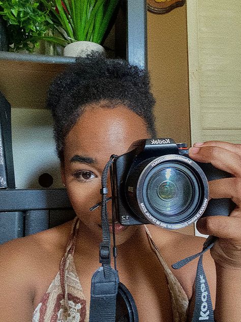 Photographer Aesthetic Black Woman, Black Female Photographer Aesthetic, Black Women Photographers, Black Photographer Aesthetic, Content Creator Aesthetic Black Women, Female Photographer Aesthetic, Productive Era, Uni Lifestyle, Black Photographers