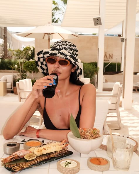 LUNCH O'CLOCK 🐠 @ninavee wears 'OUTTA LOVE' in caramel-tan tint #LeSpecs #Sunglasses Sunglasses Shoot, Sunny Glasses, Lespecs Sunglasses, Sunglass Photoshoot, Cute Summer Pictures, Vacation Fits, Le Specs Sunglasses, Summer Shoot, 2024 Aesthetic