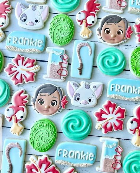 Moana Royal Icing Cookies, Moana Birthday Party Cake, Moana Cookies, Moana Birthday Decorations, Sky Meets The Sea, Moana Birthday Party Theme, Moana Theme Birthday, Moana Themed Party, Moana Birthday Party