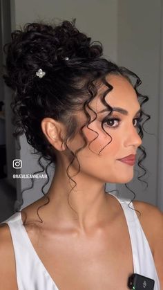 Curly Hair Styles Wedding Guest, Short Hair Styles For A Wedding, Natural Curly Hairstyles For Wedding Guest, Short Curly Prom Hairstyles, Low Pony Hairstyles, Curly Hair Half Up Half Down, Curly Hair Up, Intricate Hairstyles, Curly Prom Hair