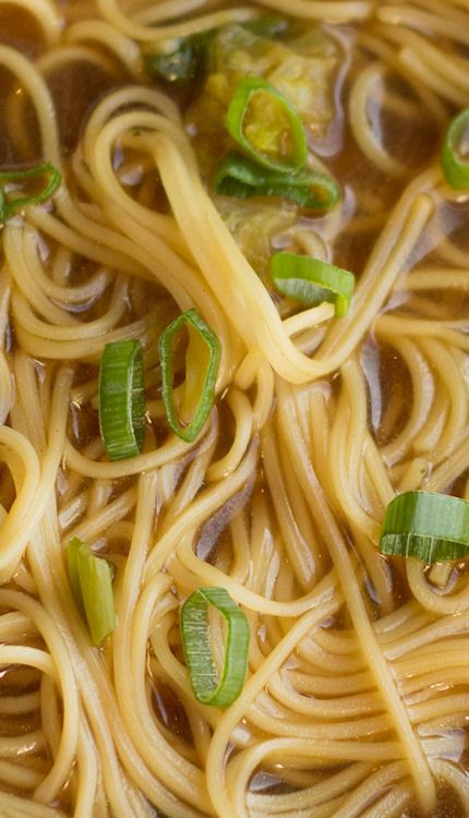 Quick & Easy Chinese Noodle Soup (I had to use Teriyaki, allergic to oyster sauce. Pretty good. ~Nikki) Teriyaki Soup, Asian Soup Recipes, Noodle Recipes Easy, Chinese Noodles, Easy Chinese Recipes, Asian Soup, Asian Flavors, Chinese Dishes, Chinese Cooking