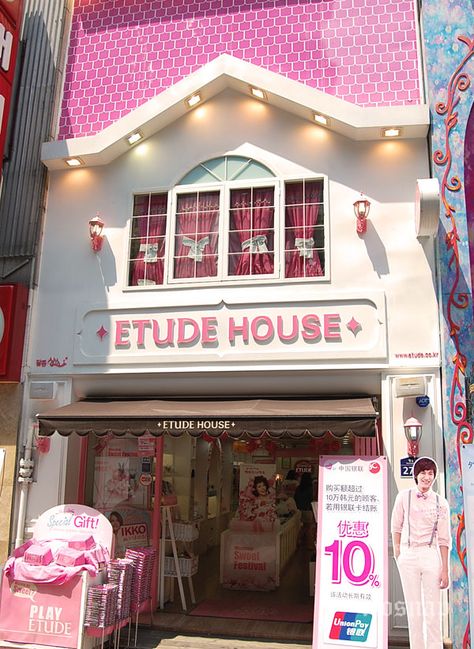 Etude House---check out this girly, girly cosmetic store!! Makeup Studio Exterior Design, Pink Cafe Exterior Design, Pink Storefront Design, Makeup Stores, Korean Cafe Aesthetic Interior Pink, Myeongdong Seoul, Korean Store, Girly House, Korean Beauty Store