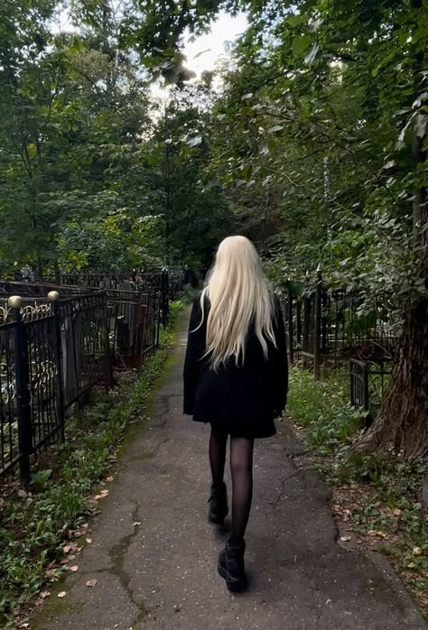 Blonde Goth, Blonde Hair Looks, Dark Feminine Aesthetic, Gothic Aesthetic, Long Blonde, Feminine Aesthetic, Dream Hair, Grunge Aesthetic, Blonde Girl