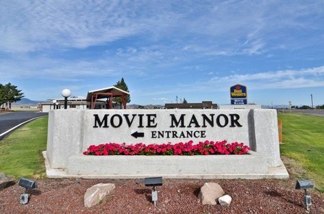 1) Movie Manor Motor Inn (Monte Vista) Dunton Hot Springs, Colorado Vacation, Western Movie, Dude Ranch, Drive In Movie, Unique Places, Unique Hotels, Best Western, Stay The Night