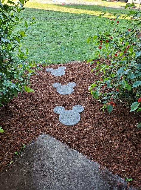 Disney Landscape Ideas, Disney Yard Ideas, Disney Garden Ideas, Disney House Ideas, Disney Garden, Disney Room Decor, Disney House, Disney Room, Backyard Kids Play Area