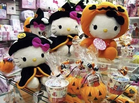 Cutecore Halloween, Budget Holiday Decor, Halloween Hello Kitty, Pagan Christmas, Autumn And Halloween, Birthday Party Theme Decorations, Hello Kitty Characters, Hello Kitty Halloween, Spooky Szn