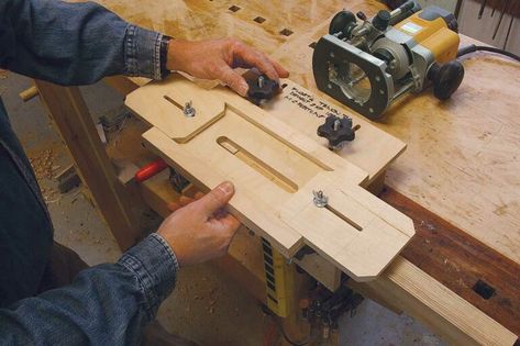 Try This Versatile Mortising Jig - FineWoodworking Mortise Jig, Woodworking Projects Bed, Wood Techniques, Wood Working Jigs, Router Table Plans, Router Jigs, Wood Jig, Woodworking Lamp, Diy Tools Homemade