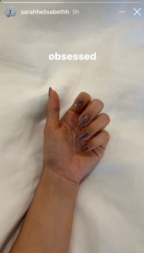 Brown With Pearl Chrome, Brown Nails With Pearl Chrome, Pearl Brown Nails, Brown French Tip Chrome Nails, Chocolate Chrome Nails Short, Summer Brown Nails, Coffee Bean Nails, Short Brown Chrome Nails, Brown Chrome Nails Almond