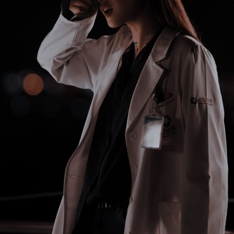 Doctor Coat Aesthetic, Doctor Aesthetic Dark, Biomedicine Aesthetic, Lab Coat Aesthetic, Female Doctor Aesthetic, Medical Photography, Aesthetic Doctor, Dentistry Student, Nurse Aesthetic