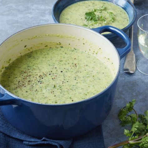 Zucchini Soup with Crème Fraîche and Cilantro Fodmap Soups, Lowfod Map, Gluten Free Italian Recipes, Gf Soup, Lunch Recipies, Creamy Zucchini Soup, Easy Dinner Party Recipes, Fructose Malabsorption, Cilantro Recipes