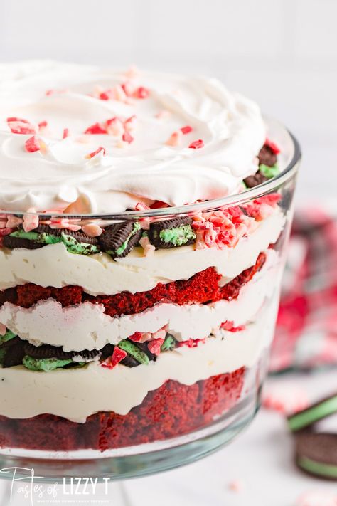 Peppermint Cheesecake Trifle Peppermint Trifle, Christmas Trifle Recipes, Trifle Bowl Recipes, Trifle Dessert Recipes, Trifle Recipes, Christmas Trifle, Peppermint Recipes, Cheesecake Trifle, Peppermint Cheesecake