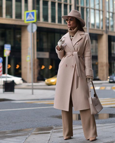 Casual Winter Outfits 2023 - 2024 18 Ideas: Stay Stylish and Warm - women-club.online Classy Coat, Cold Fashion, Trench Coat Outfit, Classy Winter Outfits, Winter Fashion Outfits Casual, Cozy Moments, Classic Trench Coat, Outfits 2023, Estilo Chic