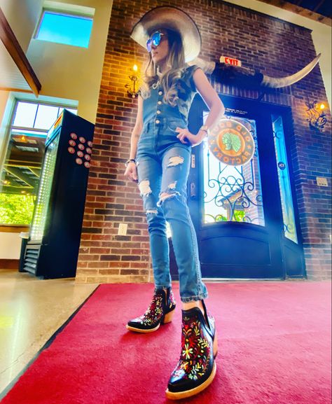 This vaquera is stunning in our Ariat Dixon floral bootie. Grab yours! #ariatdixon #boots #womensfashion #vaqueraoutfit #vaqueros #ariat #ariatboots #flowerboots #flowershoes #falloutfit #falloutfitsforwomen #falloutfitideas #outfitideas #outfitinspiration Ariat Dixon Outfit, Ariat Dixon Boot Outfit, Dixon Boots Outfit, Western Booties Outfit, Ariat Dixon Boot, Flower Boots, Ariat Boots, Booties Outfit, Western Booties