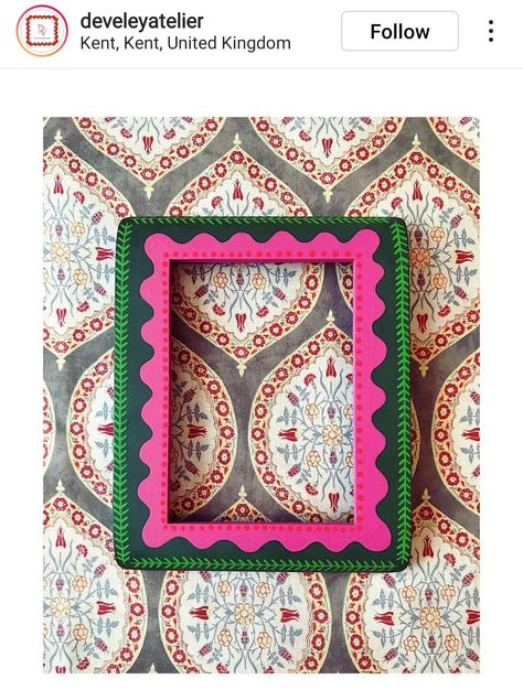 Painted Photo Frames, Duck Green, Painted Picture Frames, Hand Painted Frames, Deco Studio, Vevey, Colorful Frames, Picture Frame Decor, Diy Picture Frames