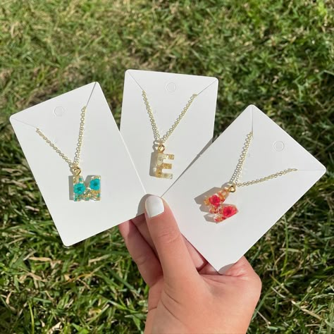 Resin Necklaces, Resin Frame, Resin Pendants, Resin Necklace Ideas, Resin Craft Ideas, Resin Art Ideas, Resin Ideas, Diy Resin Gifts, Resin Jewelry Tutorial