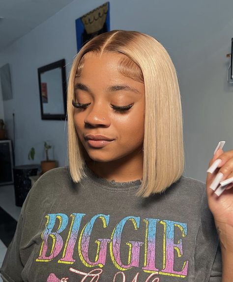 Wigs With Frontal, Blonde Bob Sew In, Bob With Bangs Side Part, Middle Part Blonde Bob, Straight Frontal Hairstyles, Bob Frontal Hairstyles, Cute Frontal Hairstyles, Straight Frontal Wig Hairstyles, Frontal Styles Ideas