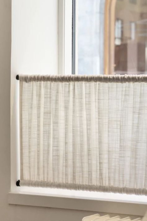 window treatments, curtain, cafe curtain, linen curtain, home accents, home decor Townhouse Window Treatments, Cafe Curtains Big Window, Cafe Curtain On Door, Cafe Curtain Hardware, Restaurant Curtains Ideas, Modern Cafe Curtain, Cafe Curtains Bay Window, Half Curtain Ideas, Curtain In Kitchen