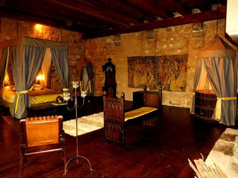 Medieval Bedchamber - castle Inside Castles, Cair Paravel, Castle Bed, Lord Of The Ring, Royal Room, Medieval Crafts, Medieval Era, Timber Ceiling, Fantasy Rooms