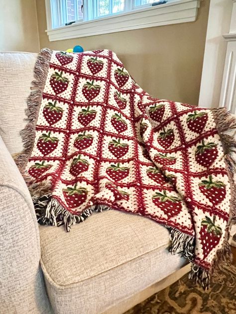 Granny Square Strawberry Blanket Cotton Woven Throw Blanket | Cottagecore Room Decor Idea Gift Coquette Aesthetic Wall Art Tapestry Berries Cute Throw Blankets Aesthetic, Strawberry Granny Square Blanket, Cute Crochet Granny Squares, Strawberry Crochet Blanket, Crochet Decoration Ideas, Crochet Present Ideas, Crochet Blanket Aesthetic, Strawberry Granny Square, Tapestry Crochet Blanket