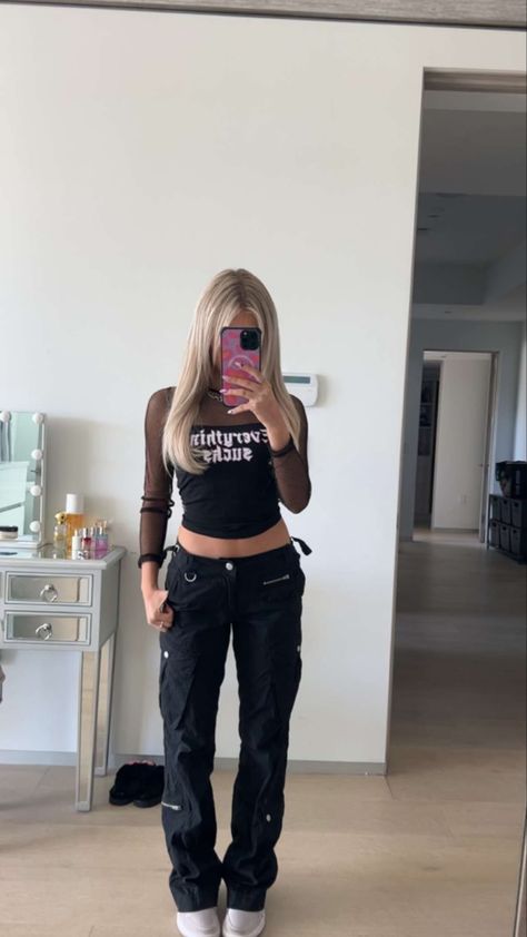 Elliana Walmsley Outfits, Elliana Walmsley Rares, Elliana Walmsley, Outfit Inso, Pretty Outfits, Leather Pants, My Style, Outfit Inspo, Pants