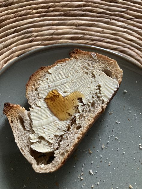 Toast Aesthetic, Cottage Core Summer, Toast For Breakfast, Aesthetic Cottage Core, Buttered Toast, Aesthetic Breakfast, Aesthetic Cottage, Delivering A Baby, Clean Girl Aesthetic