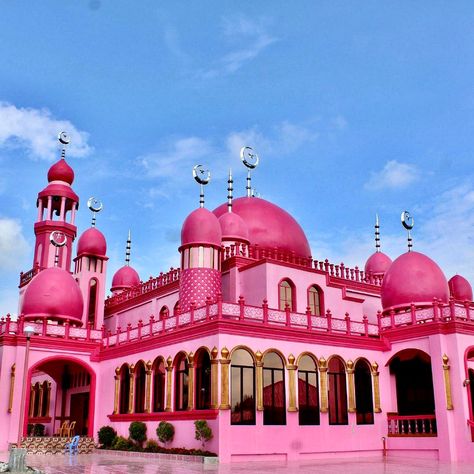 Home / Twitter Pink Mosque, Sultan Ahmed Mosque, Zamboanga City, Blue Mosque, Grand Mosque, Different Shades Of Green, Place Of Worship, Islamic Architecture, 14th Century