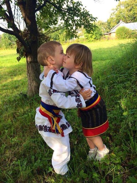 Country love ❤️ Romanian Summer, Romanian Aesthetic, Romanian Memes, Romania People, Romanian Culture, Romania Flag, Slavic Folklore, Places Worth Visiting, Funny Hamsters