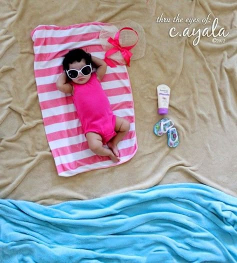 baby picture ideas on the beach on Capturing-Joy.com Summer Baby Photos, Photo Bb, Monthly Baby Pictures, Baby Fotografie, Monthly Baby Photos, Newborn Baby Photoshoot, Baby Boy Photography, Baby Poses, Cool Baby