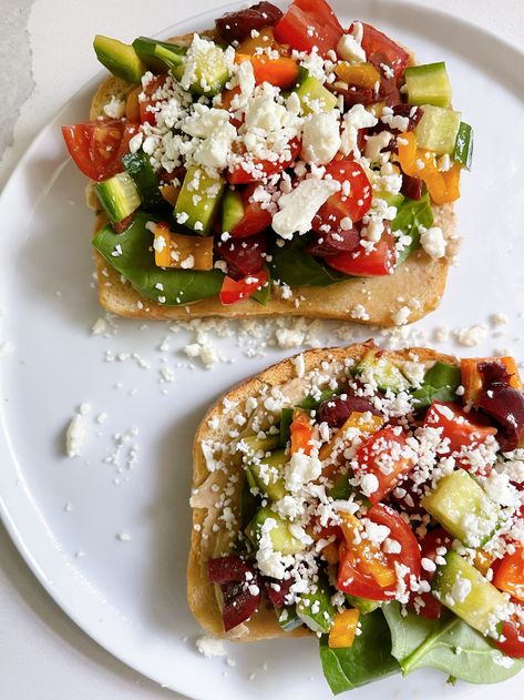 Humus Toast Breakfast, Mediterranean Toast, Healthy College Food, Healthier Breakfast Ideas, Protein Ranch, Cottage Cheese Ranch, Mediterranean Hummus, Hummus Toast, Hummus Salad