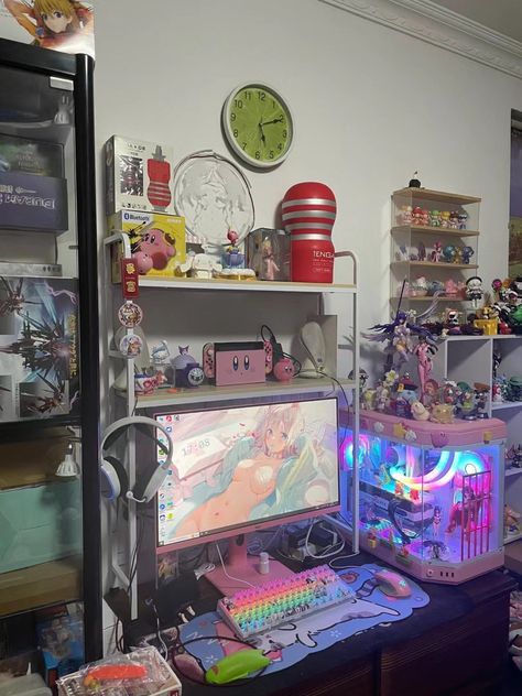 Otaku Desk Setup, Otaku Aesthetic, Gaming Bedroom, Otaku Room, Video Game Rooms, Retro Room, Scene Outfits, Medieval Life, Bedroom Setup