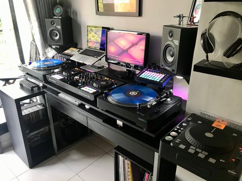 Girl Dj Aesthetic, Dj Aesthetic, Home Filing System, Turntable Setup, Turntables Dj, Dj Stand, Dj Table, Dj Room, Girl Dj