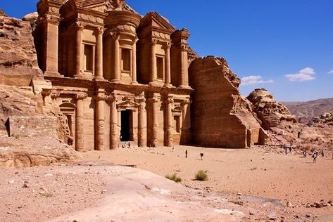 Petra, la ciudad de piedra en Jordania City Of Petra, Stone City, Turkey Tour, Adventure Vacation, Pyramids Of Giza, Vacation Deals, Scenic Beauty, Incredible Places, Machu Picchu